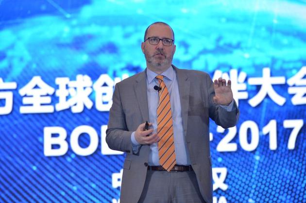 MIT執行董事凱文·阿什頓